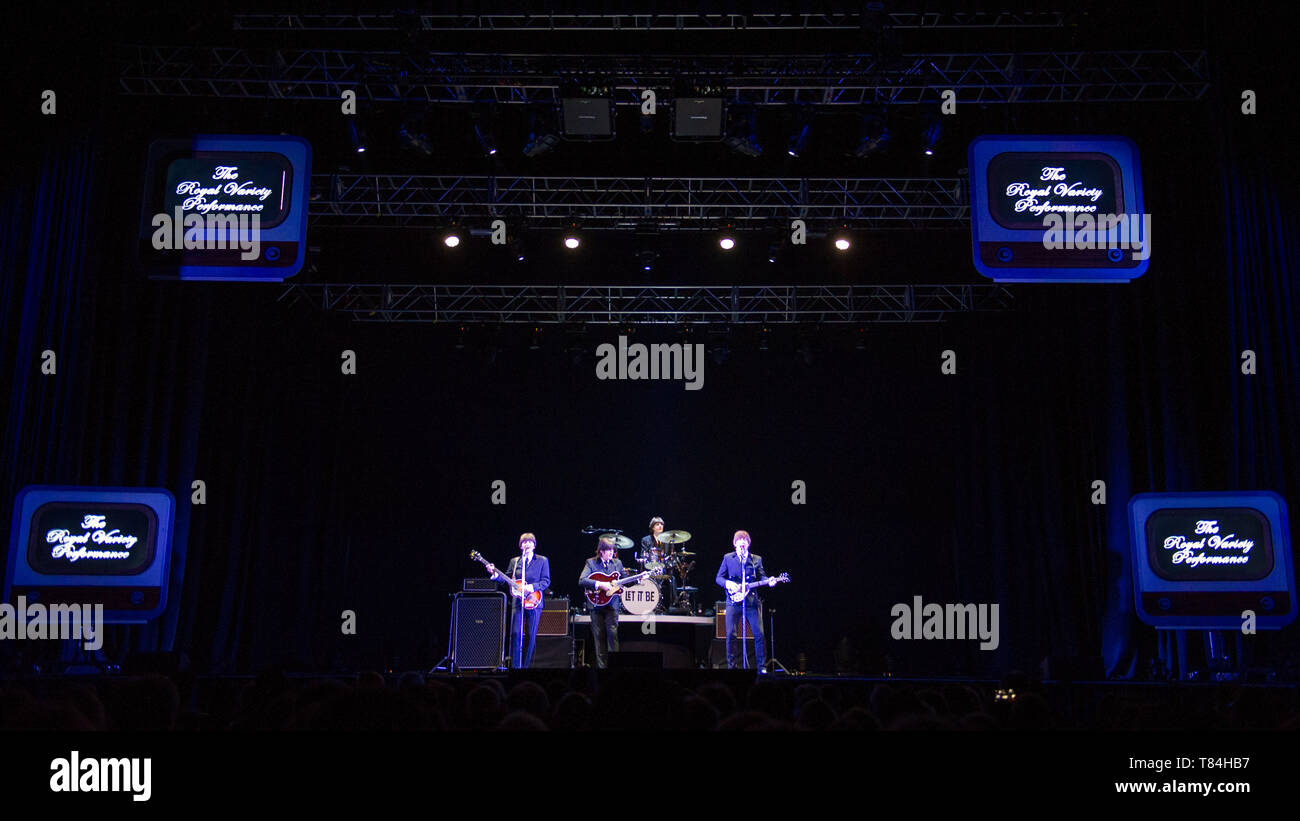 Glasgow, Royaume-Uni. 10 mai 2019. Qu'il soit, la comédie musicale. La célèbre musique des Beatles avec QU'IL SOIT, le spectaculaire nouveau concert à craquer avec plus de 40 des plus grands succès des Beatles ! En direct de l'Ouest, ce tube international show célèbre l'héritage de la world's greatest rock 'n' roll. Revivre la montée fulgurante des Beatles de leurs humbles débuts jusqu'aux hauteurs de Beatlemania avec spectacles de début les voies y compris en mon ame et conscience et elle t'aime ainsi que des méga-hits hier, Hey Jude, se réunir et qu'il soit. Crédit : Colin Fisher/Alamy Live News Banque D'Images