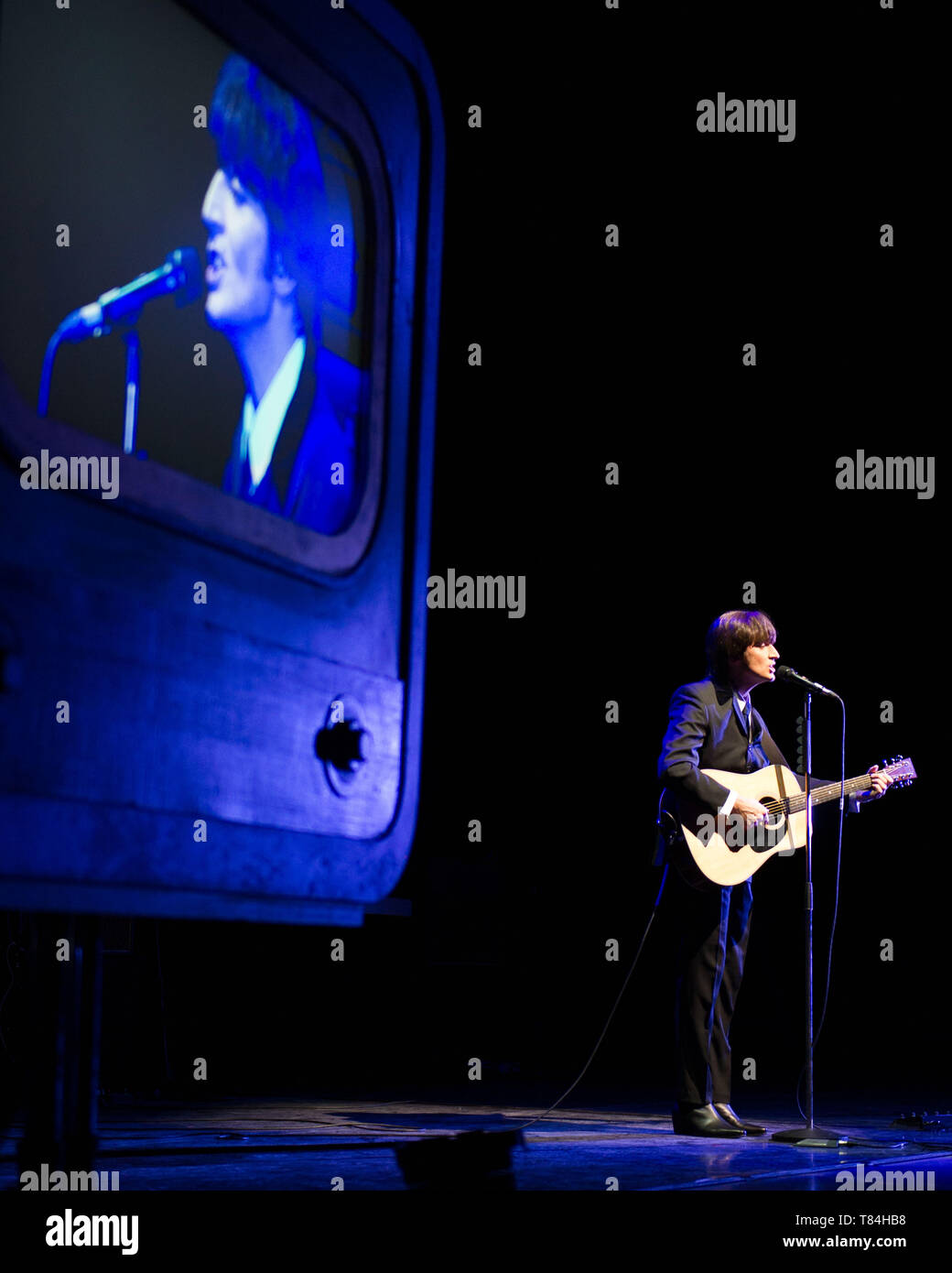 Glasgow, Royaume-Uni. 10 mai 2019. Qu'il soit, la comédie musicale. La célèbre musique des Beatles avec QU'IL SOIT, le spectaculaire nouveau concert à craquer avec plus de 40 des plus grands succès des Beatles ! En direct de l'Ouest, ce tube international show célèbre l'héritage de la world's greatest rock 'n' roll. Revivre la montée fulgurante des Beatles de leurs humbles débuts jusqu'aux hauteurs de Beatlemania avec spectacles de début les voies y compris en mon ame et conscience et elle t'aime ainsi que des méga-hits hier, Hey Jude, se réunir et qu'il soit. Crédit : Colin Fisher/Alamy Live News Banque D'Images