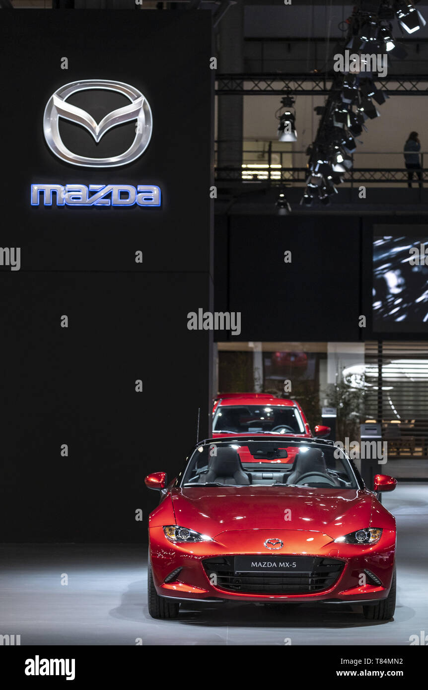 10 mai 2019 - Barcelone, Catalogne, Espagne - Le logo de marque et le nouveau Mazda MX-5 du constructeur automobile Mazda vu au cours de l'événement...l'automobile Barcelona fête ses 100 ans. L'événement a lieu du 9 au 19 mai à l'MontjuÃ¯c fairgrounds. Avec plus de 150 000 mètres carrés et 45 marques, la juste montre les derniers modèles de véhicules, ainsi que les dernières technologies appliquées à la conduite. (Crédit Image : © Paco Freire/SOPA des images à l'aide de Zuma sur le fil) Banque D'Images