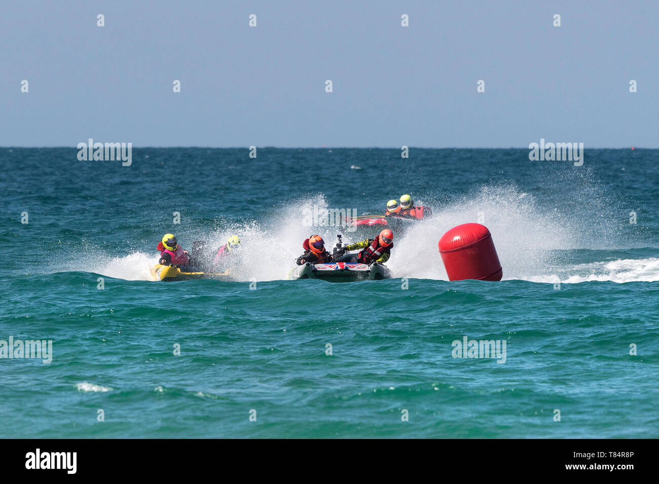 Newquay, Cornwall, UK. Le 11 mai, 2019. Le 5ème prb mis à l'UK a retourné à la célèbre plage de Fistral Newquay pour les Rounds 1&2 de la 2019 Le 5ème prb mis à l'championnats. Action spectaculaire que 4m bateaux gonflables la race et la puissance par le surf. Gordon 1928/Alamy Live News Banque D'Images