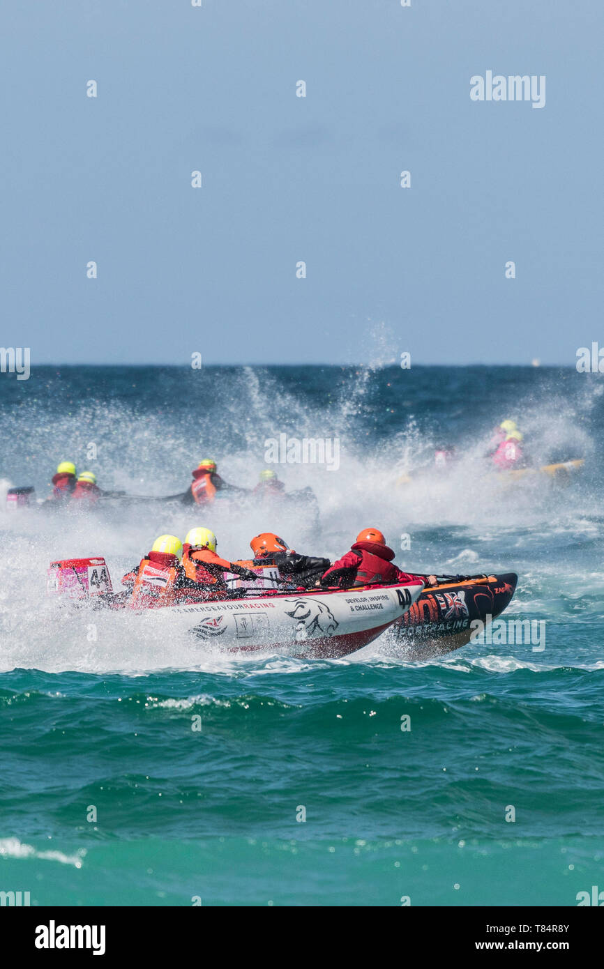 Newquay, Cornwall, UK. Le 11 mai, 2019. Le 5ème prb mis à l'UK a retourné à la célèbre plage de Fistral Newquay pour les Rounds 1&2 de la 2019 Le 5ème prb mis à l'championnats. Action spectaculaire que 4m bateaux gonflables la race et la puissance par le surf. Gordon 1928/Alamy Live News Banque D'Images