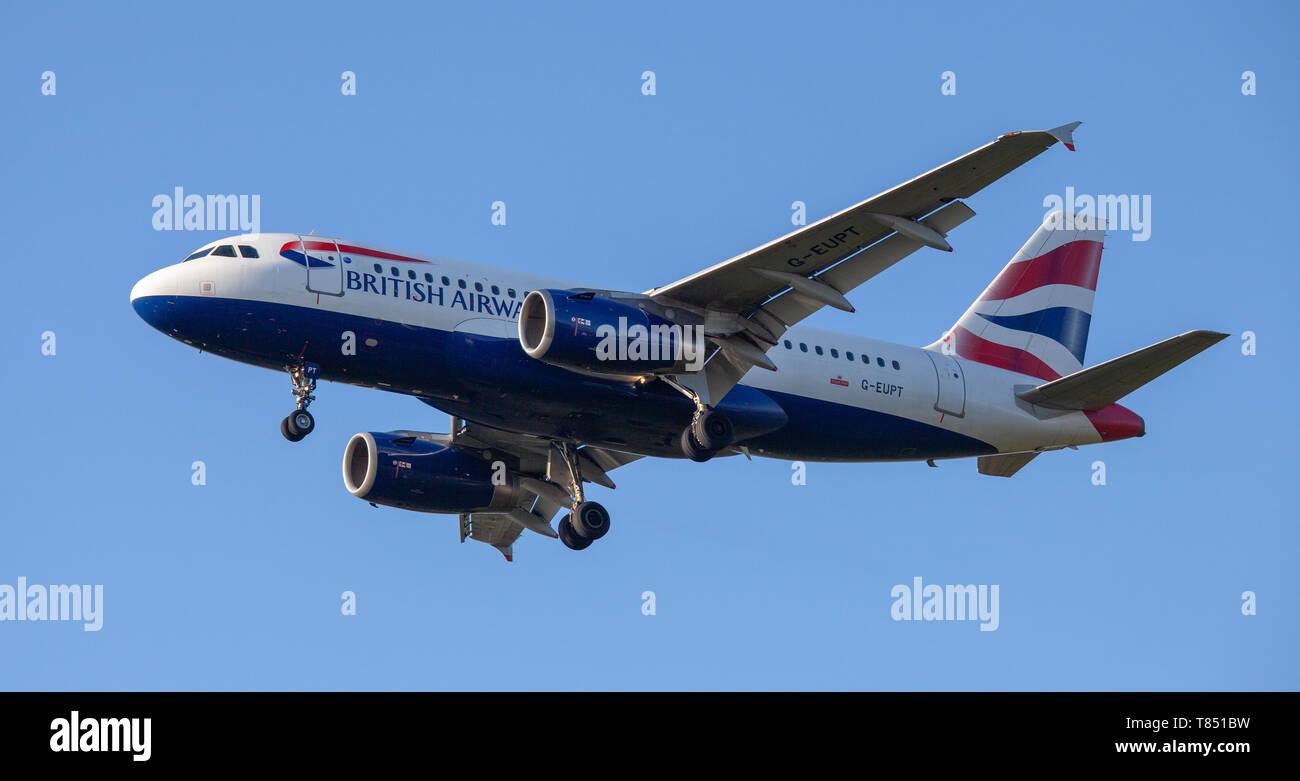 British Airways Airbus A319 G-L'EPUE en approche finale à l'aéroport de Londres Heathrow LHR Banque D'Images