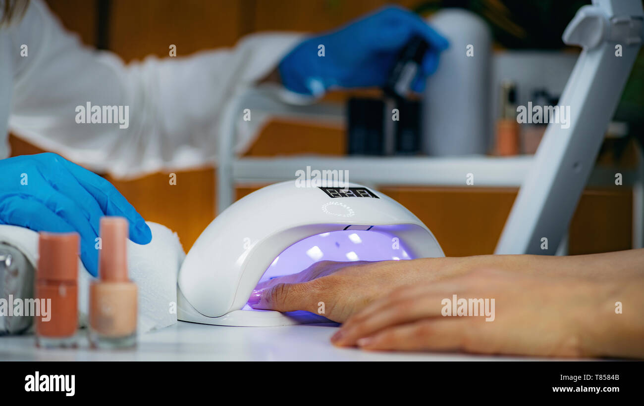 Lampe UV pour ongles de réglage Banque D'Images