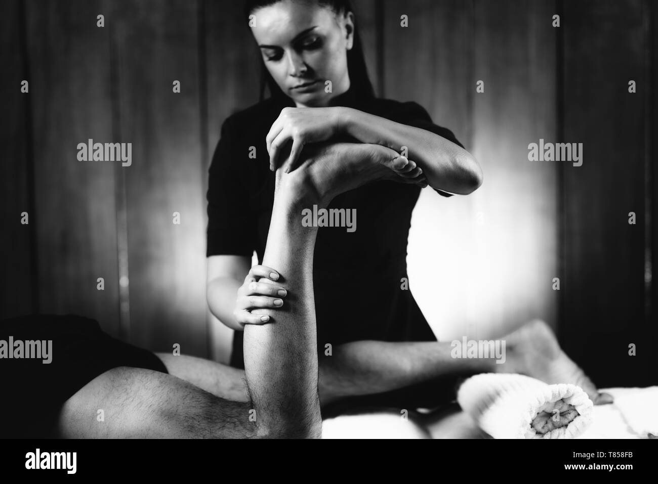 Massage des jambes Banque D'Images