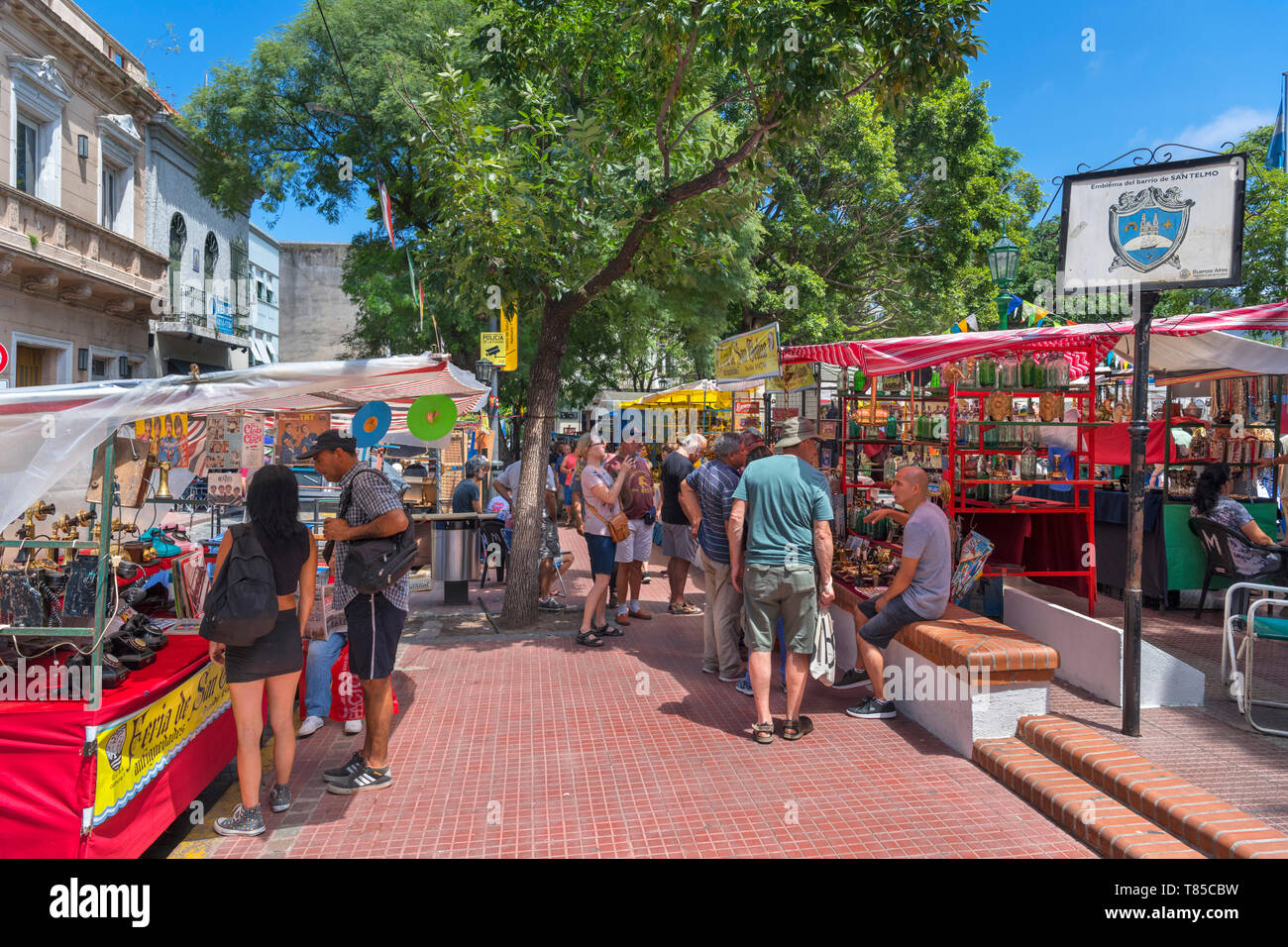 La Feria de San Telmo, un marché le dimanche sur la Plaza Dorrego, San Telmo, Buenos Aires, Argentine Banque D'Images