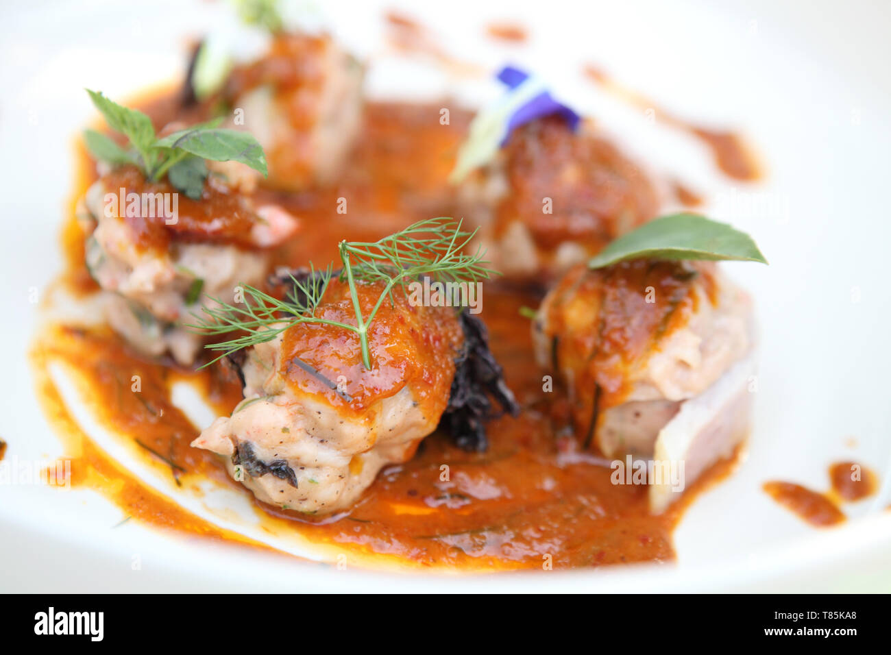 Meatball avec thai sauce épicée Banque D'Images