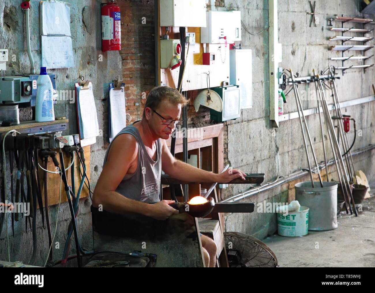 Souffleur de verre travailler Banque D'Images