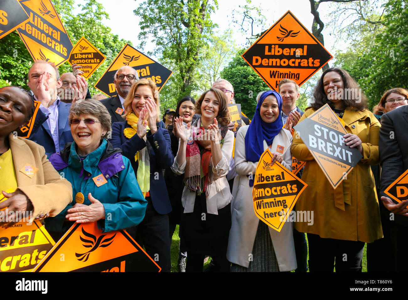 Les libéraux démocrates candidats députés et militants de partis politiques sont vus au cours de la prochaine campagne électorale de l'Union européenne. La Grande-Bretagne doit tenir des élections du Parlement européen le 23 mai 2019 ou quitter l'Union européenne avec l'absence d'accord au 1er juin après Brexit a été retardé jusqu'au 31 octobre 2019, en tant que premier ministre, Theresa peut n'a pas réussi à obtenir son Brexit transaction approuvée par le Parlement. Banque D'Images