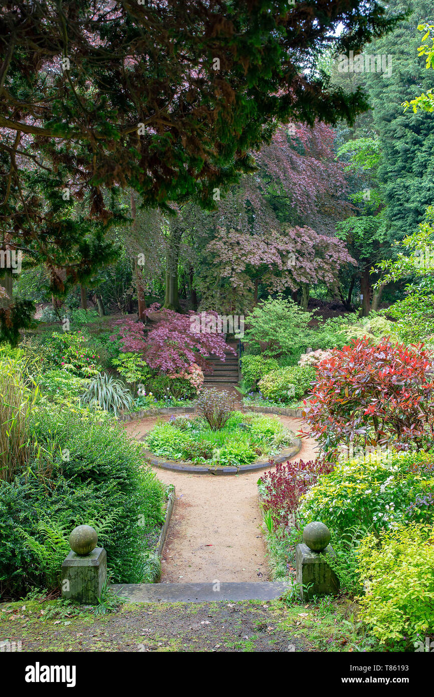 Jardin en contrebas orné à Denzell House and Gardens, Dunham Rd, Bowdon, Trafford, Greater Manchester Banque D'Images