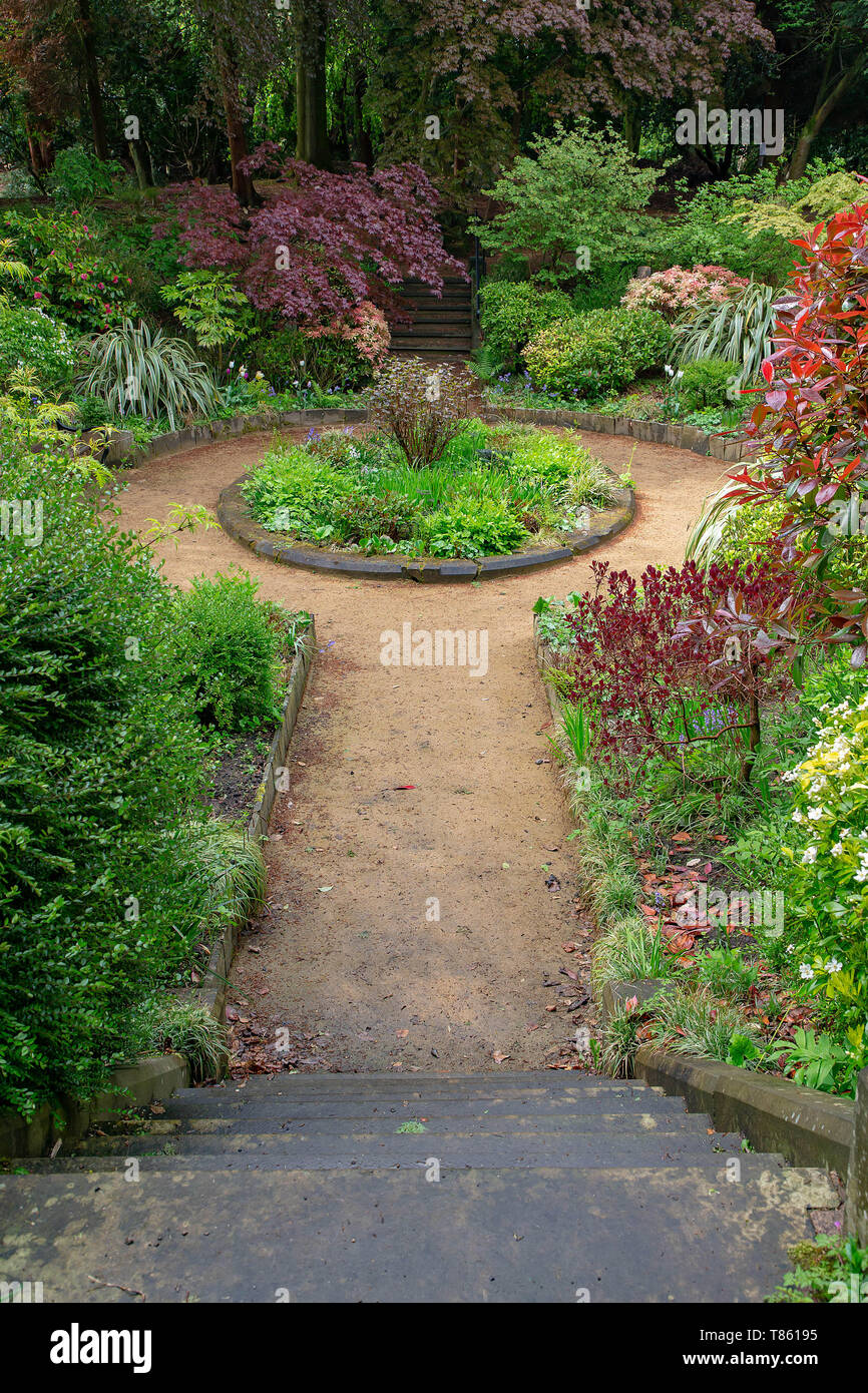 Jardin en contrebas orné à Denzell House and Gardens, Dunham Rd, Bowdon, Trafford, Greater Manchester Banque D'Images