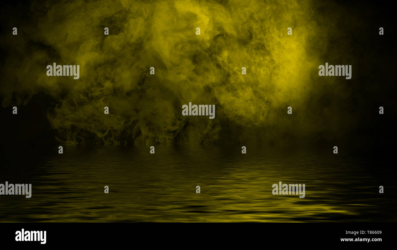 Avec la réflexion de fumée dans l'eau. Mistery brouillard jaune fond de page texture Banque D'Images