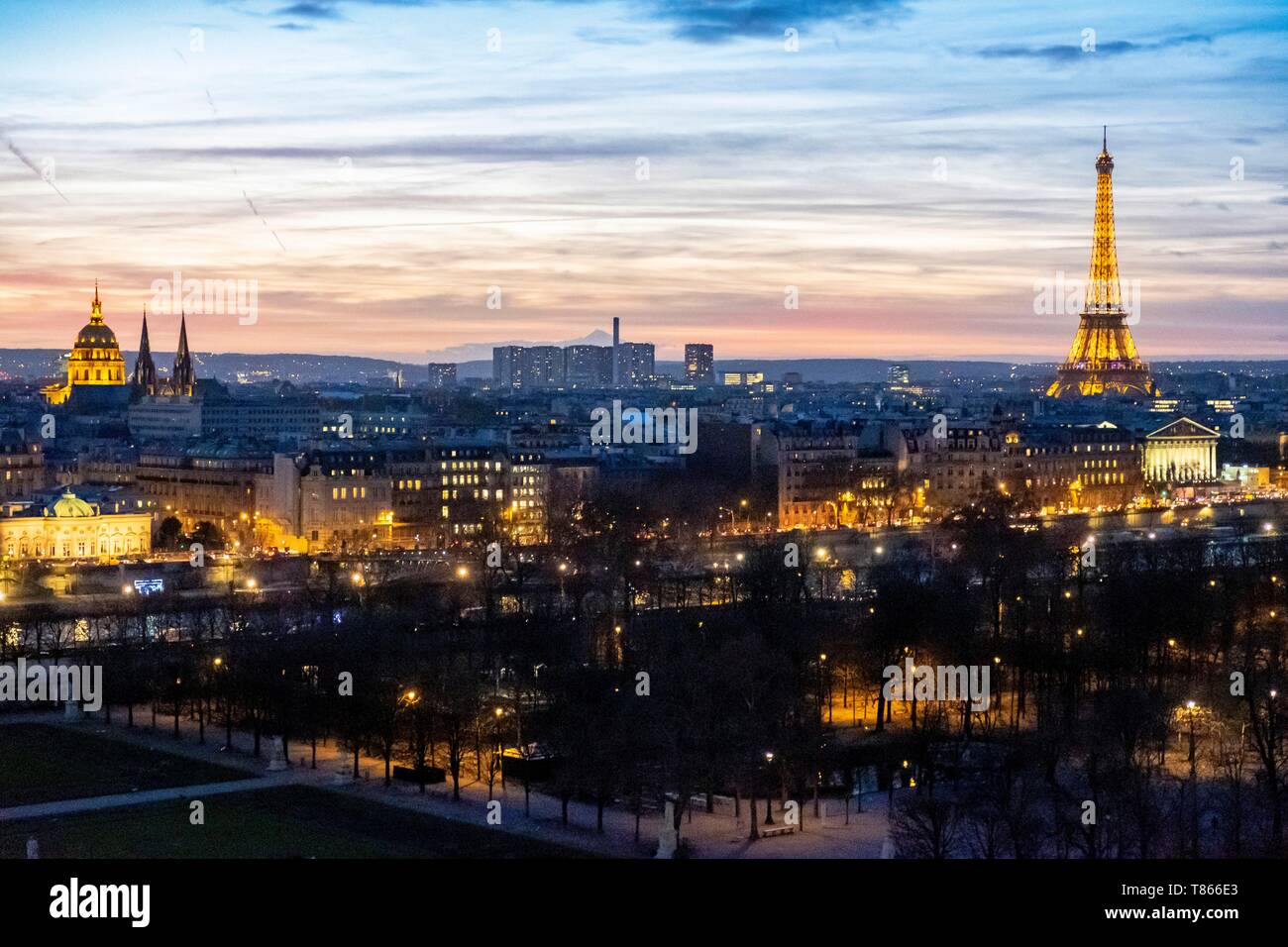 France, Paris, jardin des Tuileries et La Tour Eiffel (© SETE-illuminations  Pierre Bideau Photo Stock - Alamy