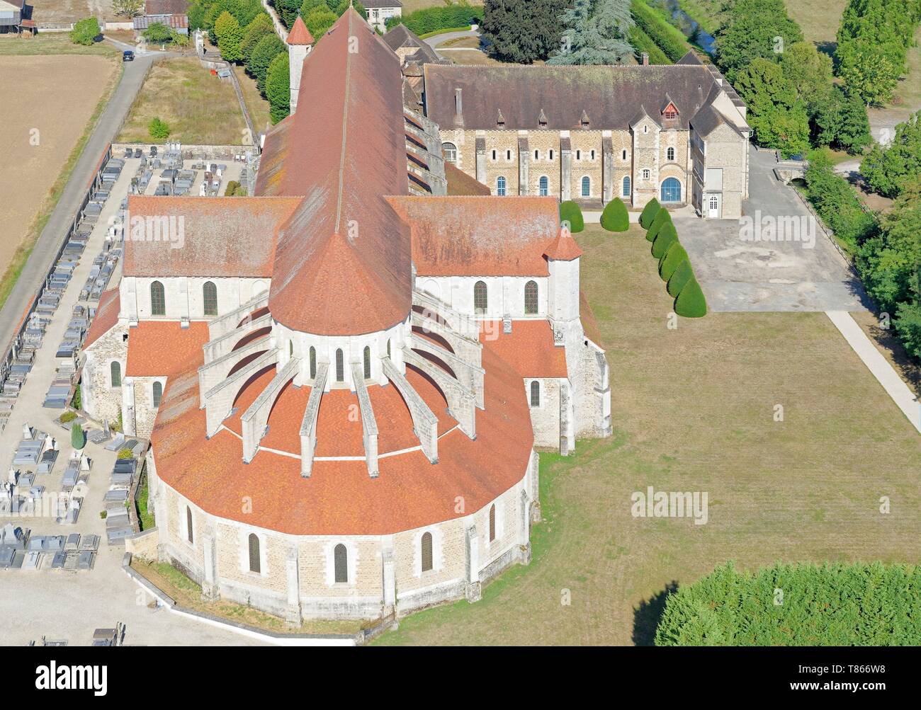 La France, l'Yonne, Ligny-le, l'abbaye cistercienne de Pontigny (vue aérienne) Banque D'Images