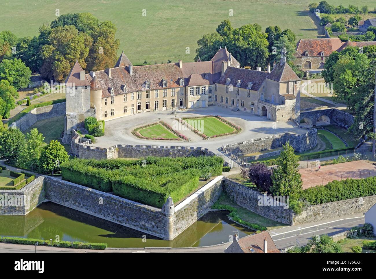 France, Côte d'Or, château d'Époisses Epoisses, fromage (vue aérienne) Banque D'Images