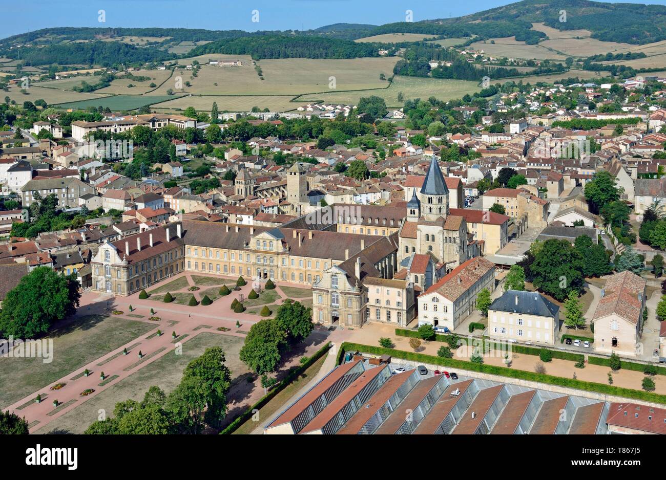 France, Saône et Loire, Mâconnais, ancienne abbaye de Cluny et de la vieille ville (vue aérienne) Banque D'Images