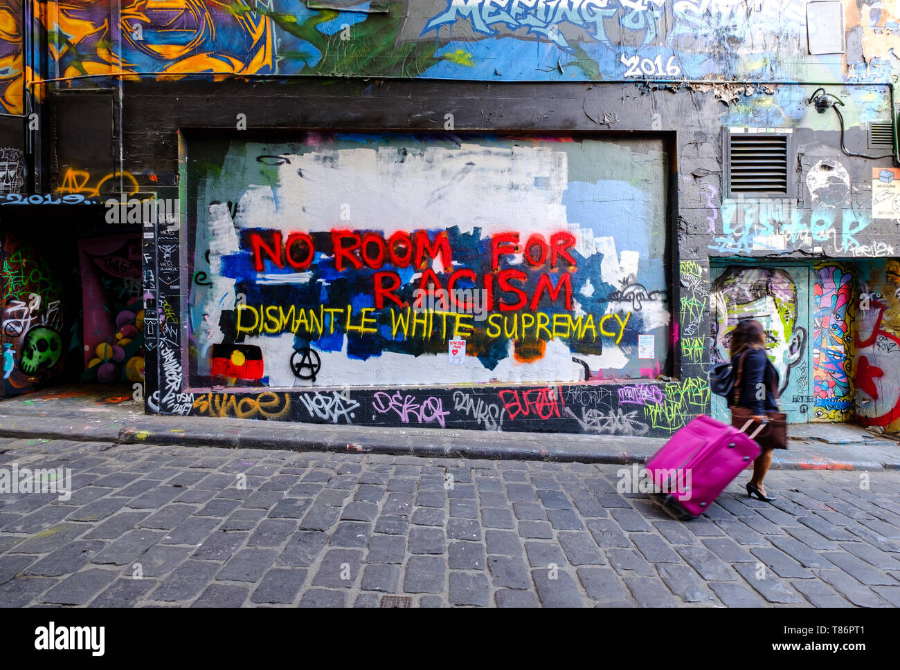 La murale en l'honneur d'oeufs 'Boy' s'Connolly qui détruit un oeuf sur la tête de Fraser Anning a été peint avec un message antiraciste quelques jours plus tard. Banque D'Images