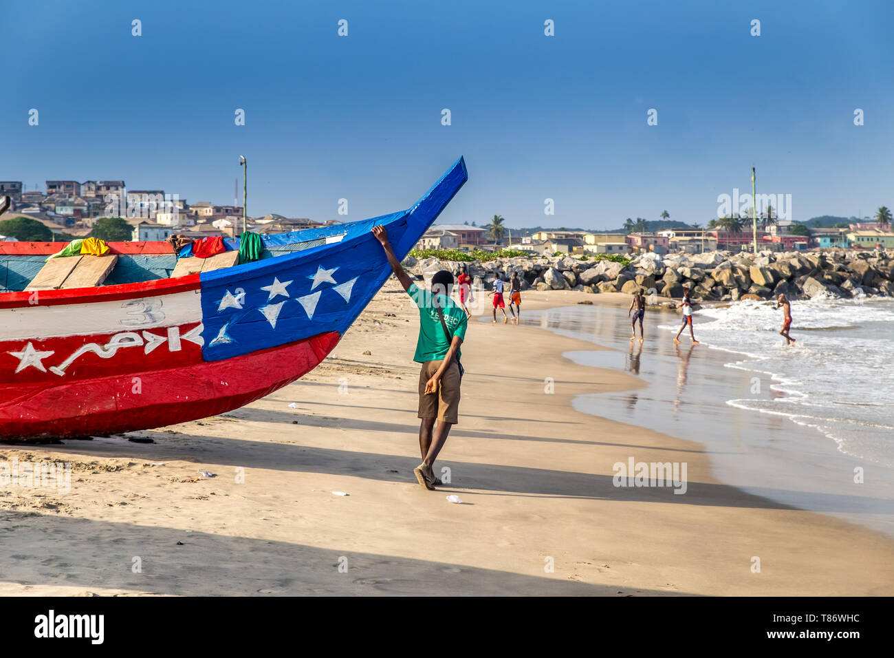 Scène d'une plage à Cape Coast, Ghana. Banque D'Images