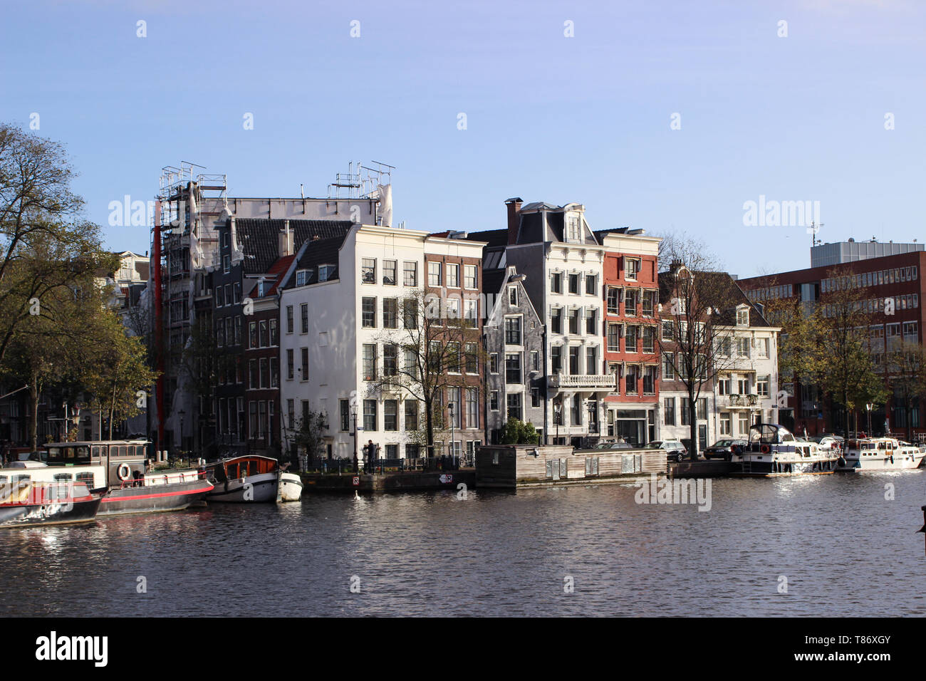 Quartier résidentiel par Amstel à Amsterdam, Pays-Bas Banque D'Images
