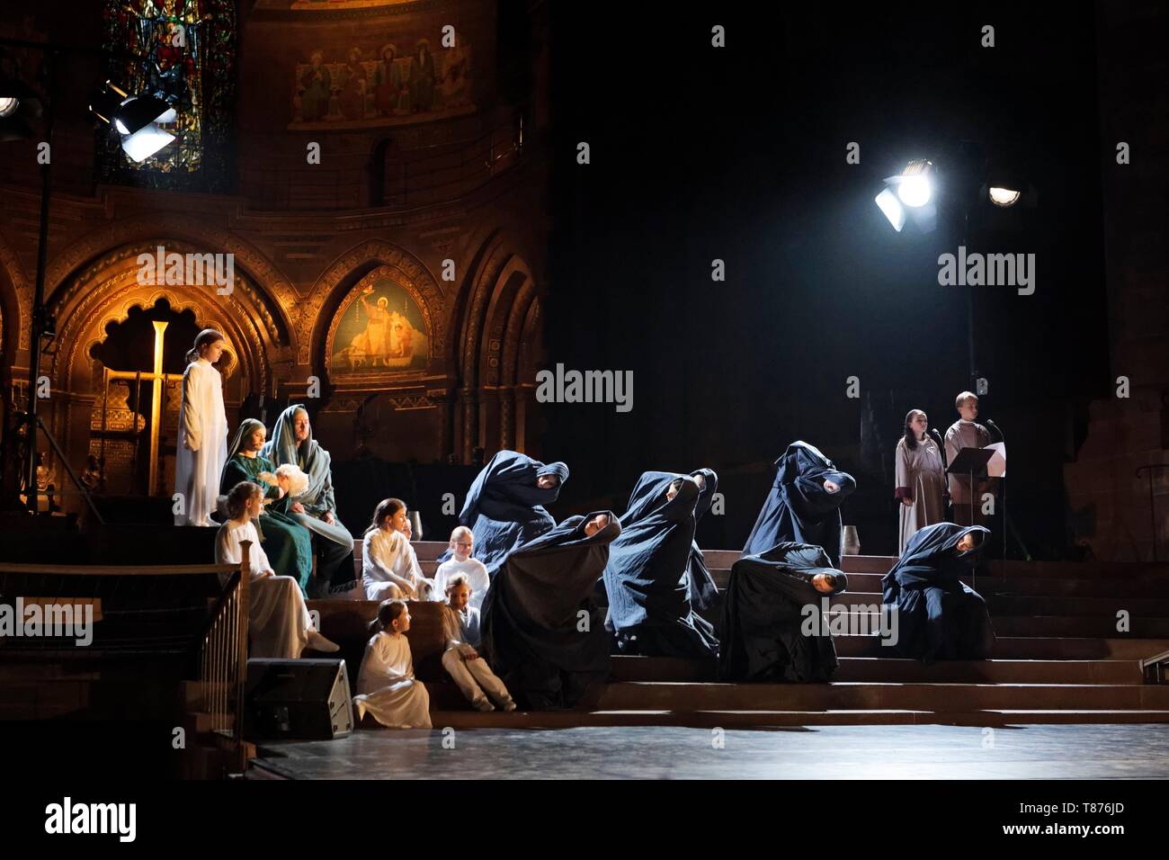 La France, Bas Rhin, Strasbourg, vieille ville classée au Patrimoine Mondial de l'UNESCO, de Noël à Strasbourg, La Cathédrale Notre Dame, Nativité, spectacle musical du Régent avec le Carré d'Art Banque D'Images