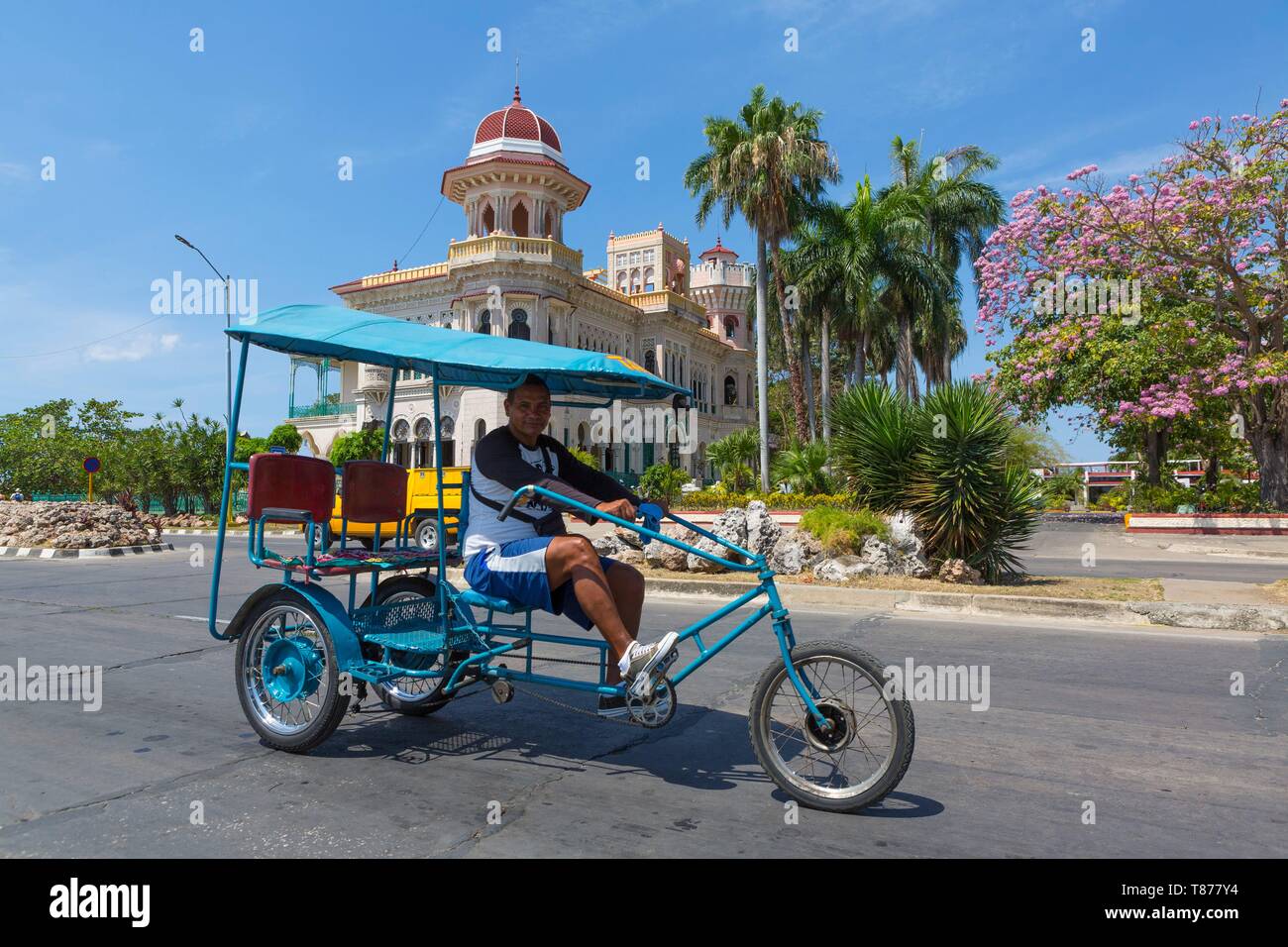 Cuba, province de Cienfuegos, Cienfuegos, district de Punta Gorda, le Palacio de Valle construit en 1917 de style oriental, convertie en un hôtel-restaurant Banque D'Images