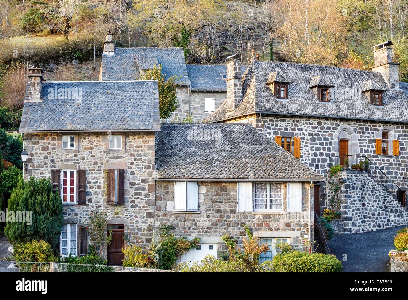 la-france-cantal-parc-naturel-r-gional-des-volcans-d-auvergne-le