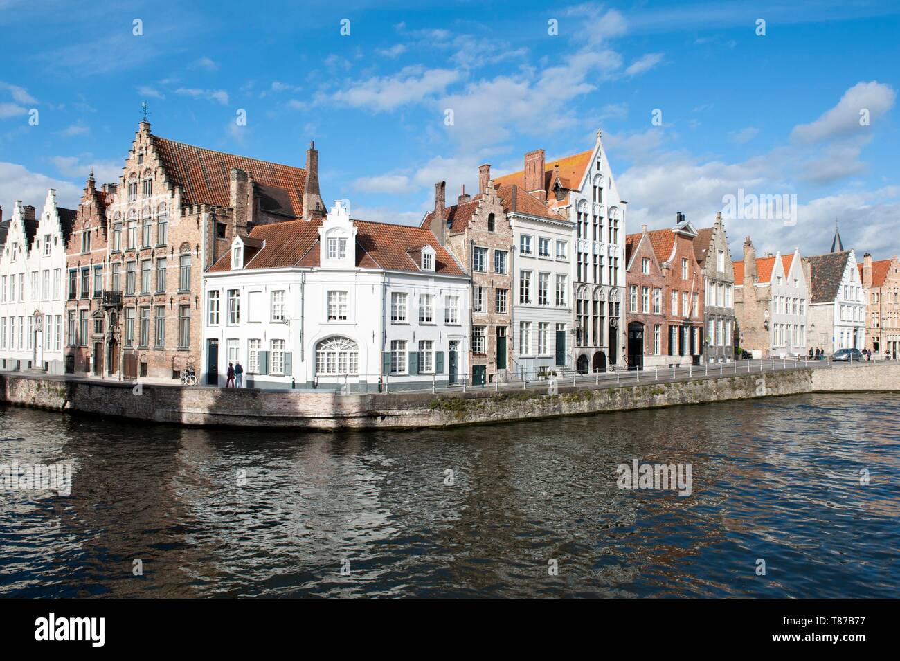 Belgique, Flandre occidentale, Bruges, le centre historique classé au Patrimoine Mondial par l'UNESCO, Canal, Spiegelrei Banque D'Images