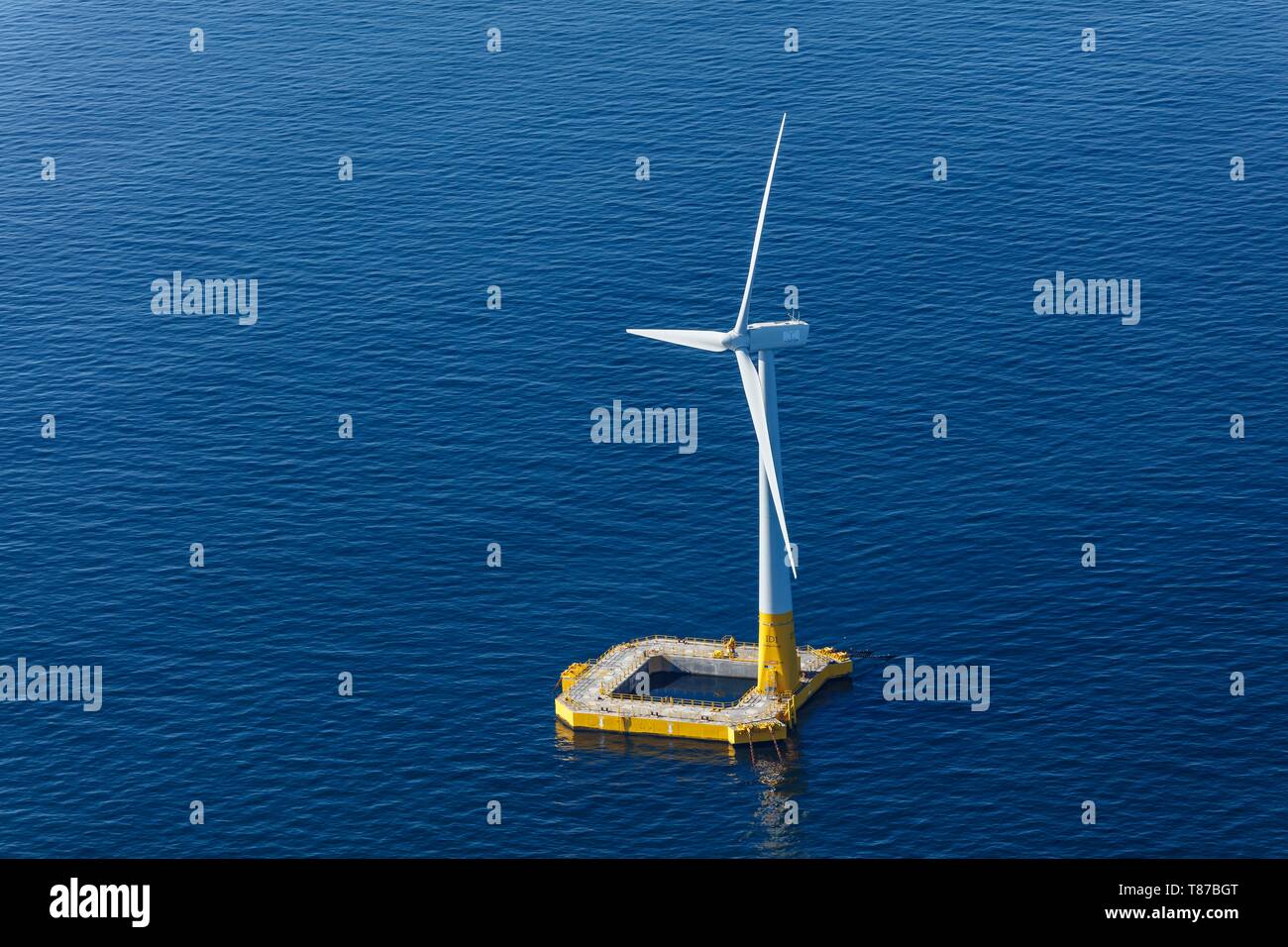 France, Loire Atlantique, Le Croisic, première éolienne offshore française (vue aérienne) Banque D'Images France, Loire Atlantique, Le Croisic, première éolienne offshore française (vue aérienne) Banque D'Images