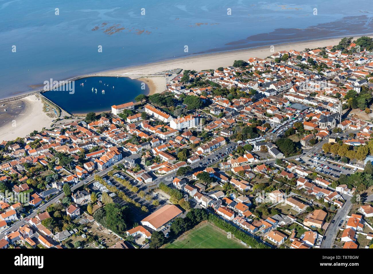 France, Loire Atlantique, La Bernerie en Retz, le village (vue aérienne) Banque D'Images