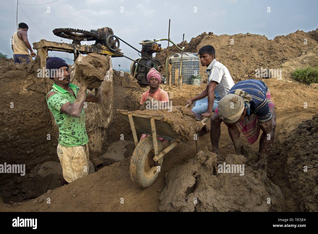 L'Inde, Assam, Nagaon, la fabrication de briques en Pulgori Banque D'Images