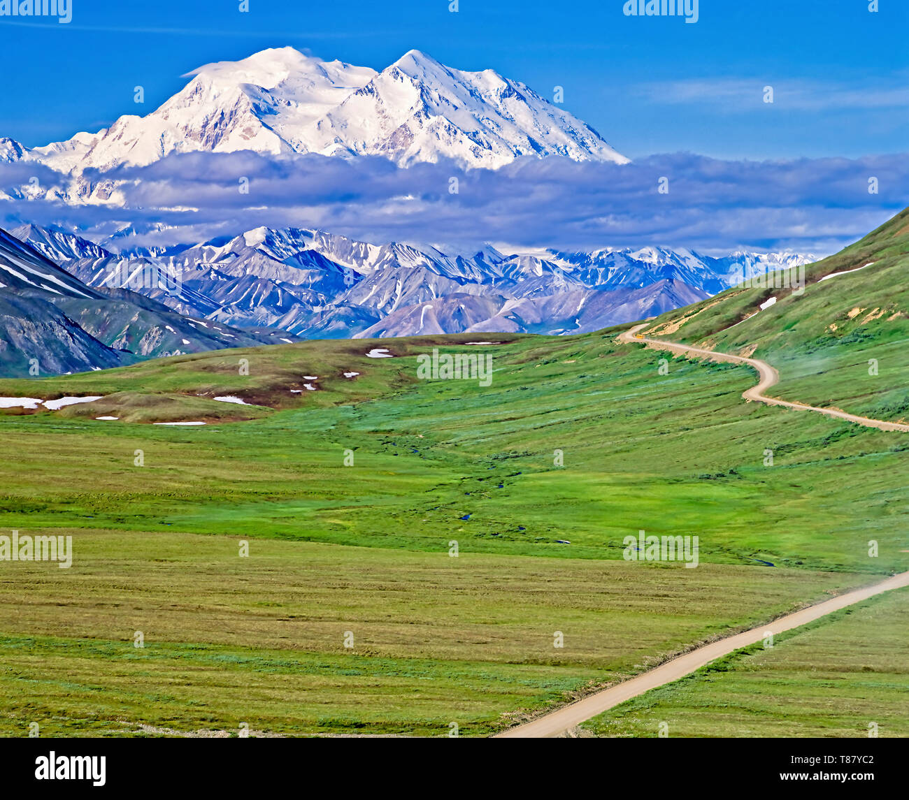 Denali, le Mont McKinley et col de Thorofare vu de Stony Hill donnent sur à la fin du printemps, le Parc National Denali et réserver, en Alaska, USA 1994 Fuji Velvia Banque D'Images