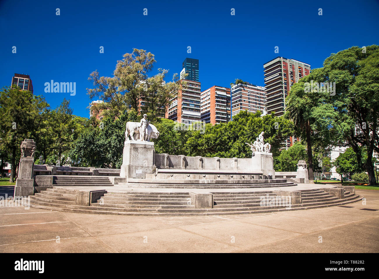 Buenos Aires - Argentine 25 déc 2018 : Monumento Fuente Riqueza à Av. Président Figueroa Alcorta à Buenos Aires, Argentine. Banque D'Images