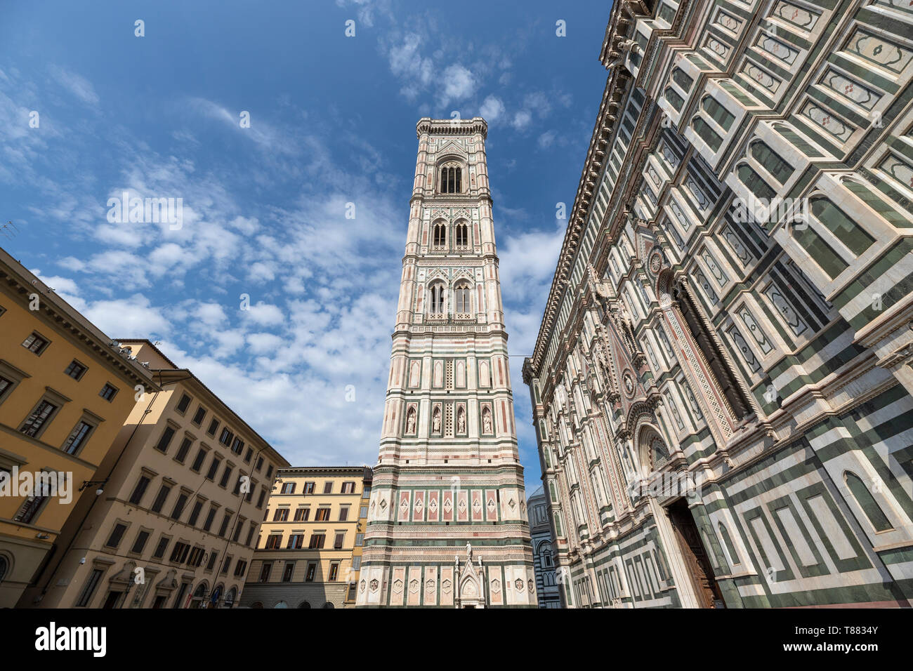 Le clocher de Giotto est le clocher de Santa Maria del Fiore, la cathédrale de Florence, et est situé sur la Piazza del Duomo. Banque D'Images