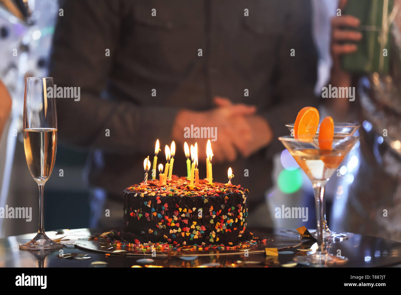 Champagne Gateau D Anniversaire Bougies Banque D Image Et Photos Alamy