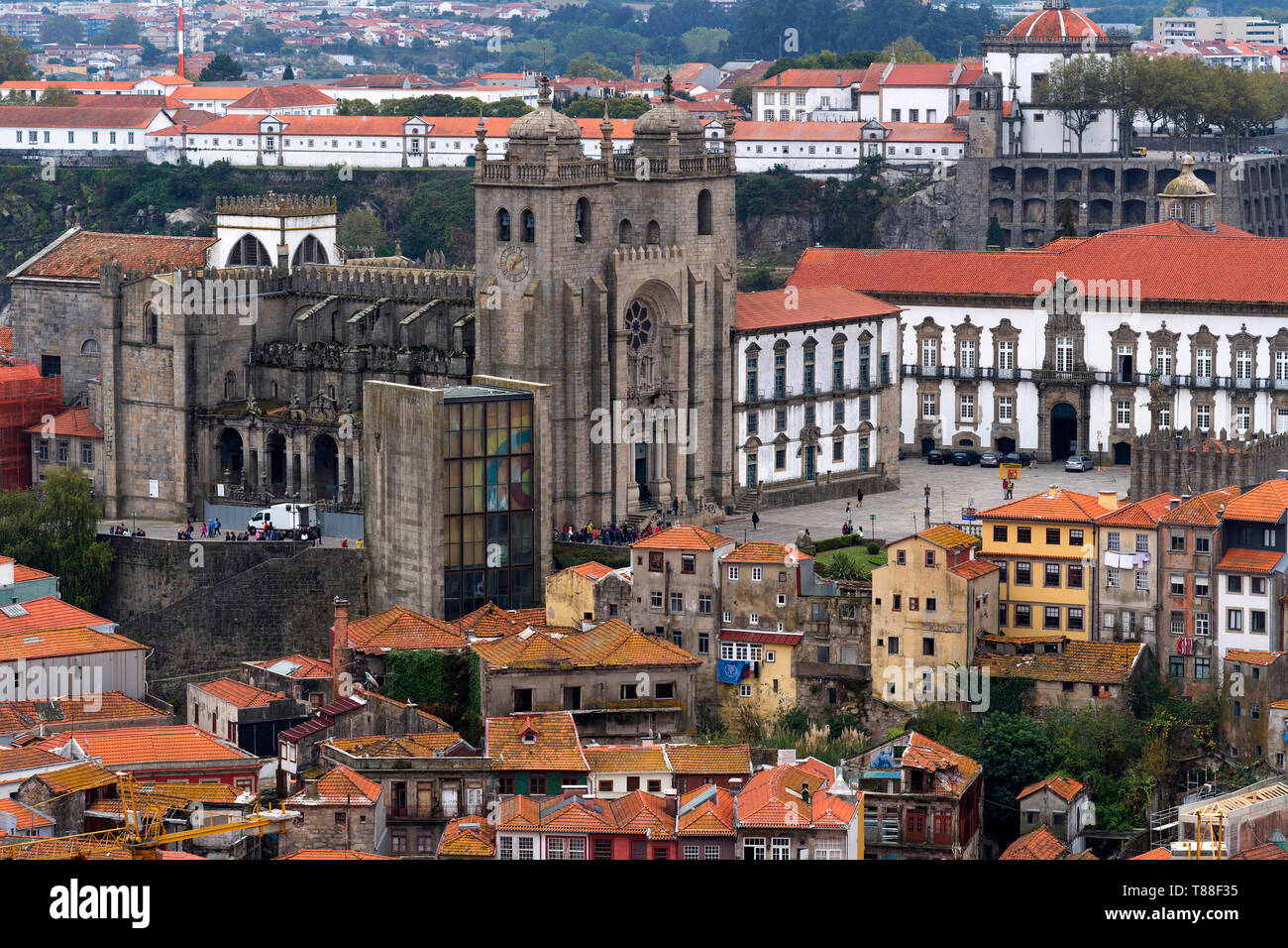 Toits de la vieille ville de Porto. Vue depuis la tour Clérigos. Porto, Portugal Banque D'Images