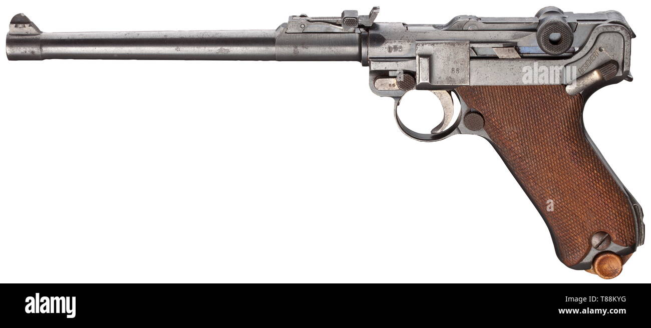 Un Long Pistol 08 DWM 1917, avec étui Cal. 9 mm parabellum, no 155 l. Les numéros correspondants y compris percuteur. Matt légèrement l'alésage. Différentes marques d'acceptation impériale. Vue arrière tangent à l'échelle 1 - 8. Bleuissage originale complète, partiellement fin et repéré. Et opérationnels de petites pièces de couleur jaune et bleu. Poignée en hêtre panneaux sans S/N. Presque neuf feuilles de métal nickelé magazine avec socle en bois, fait à être correspondant. Vient avec un peu usé en cuir brun-noir étui, fabricant 'C. Billep GmbH Berlin 1917". Sangle de tirage et points de , Additional-Rights Clearance-Info-Not-Available- Banque D'Images