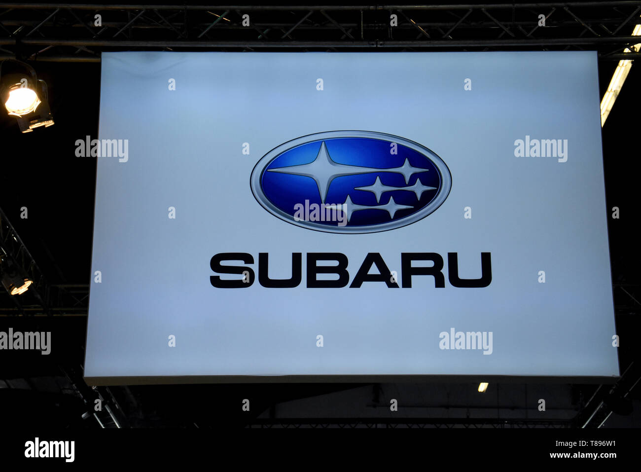 L'image d'entreprise de la marque automobile Subaru qui expose ses véhicules vu à la Foire de l'Automobile 2019 à Barcelone. Banque D'Images