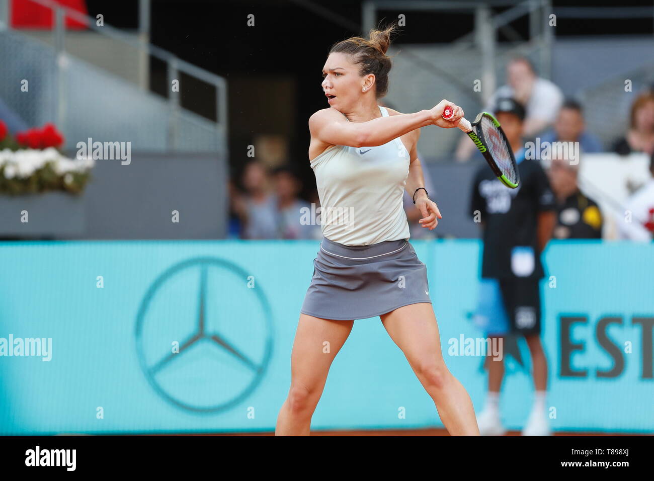 Madrid, Espagne. Le 11 mai, 2019.  : Simona (ROU) : Tennis : Simona de Roumanie au cours des célibataires dernier match face à Kiki Bertens des Pays-Bas sur le WTA Tour Mutua Madrid Open Tennis Tournament à la Caja Magica de Madrid, Espagne . Credit : Mutsu Kawamori/AFLO/Alamy Live News Banque D'Images