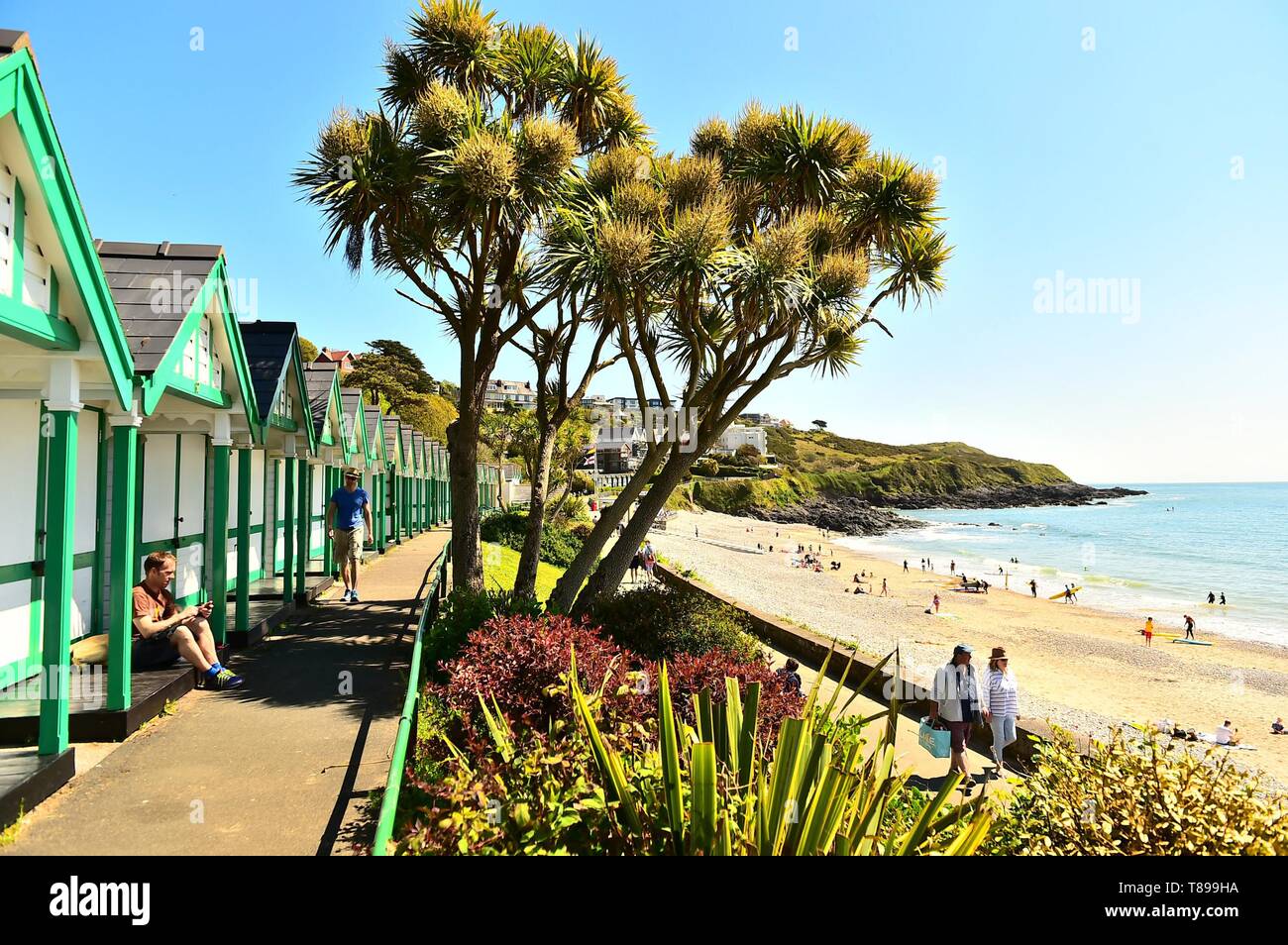 La baie de Langland, Gower, Pays de Galles, Royaume-Uni. 12 mai 2019. Météo britannique. Les gens affluent à la plage de sable de Langland Bay sur la péninsule de Gower juste en dehors de Swansea sur un dimanche après-midi, glorieux ininterrompue prometteuses le bleu du ciel et soleil du printemps . Credit : Keith morris/Alamy Live News Banque D'Images