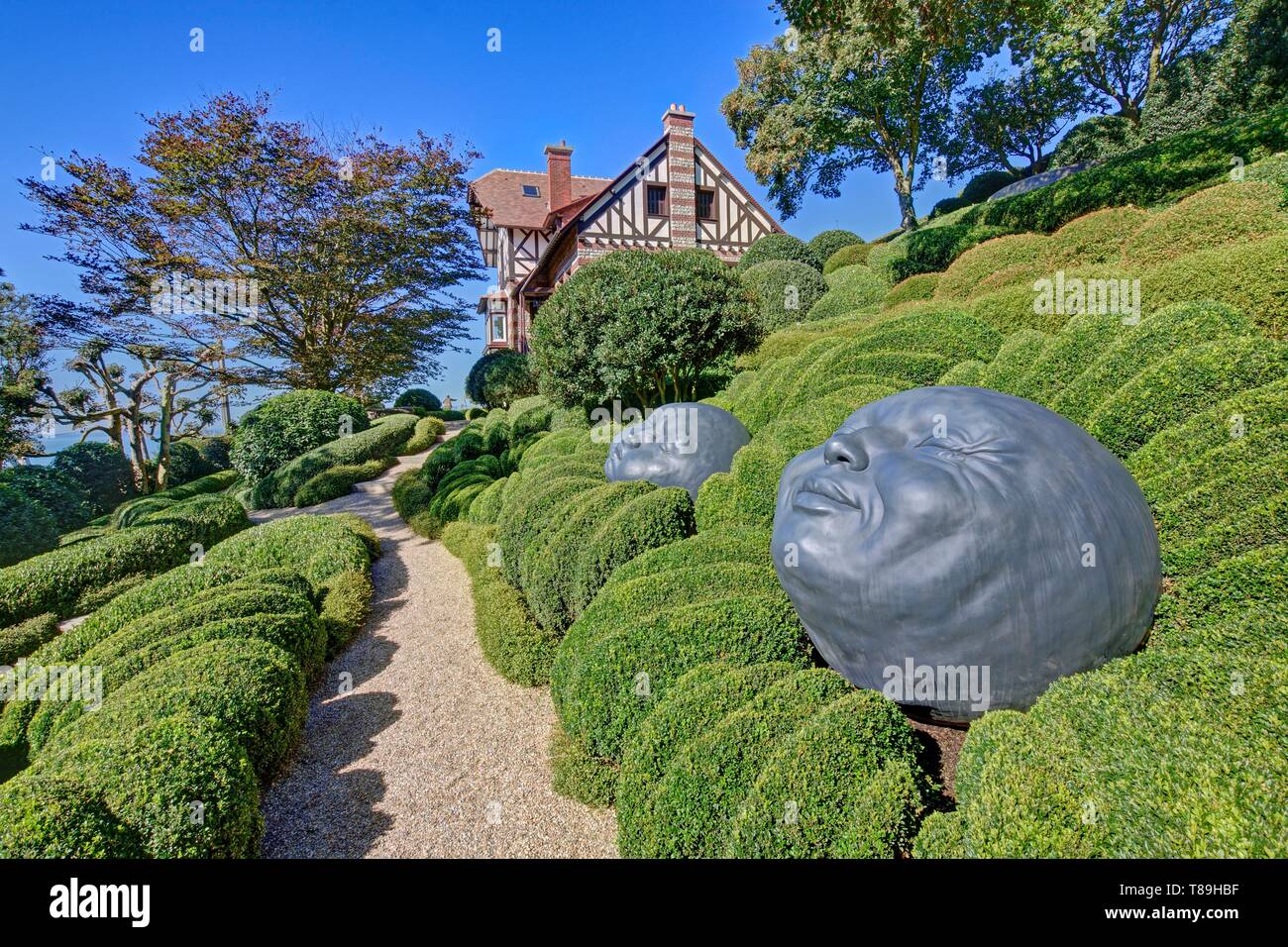 France, Seine Maritime, Etretat, jardins d'Etretat, les émotions jardin avec sculptures faites en 2016 par Samuel Salcedo et appelé les gouttes Banque D'Images