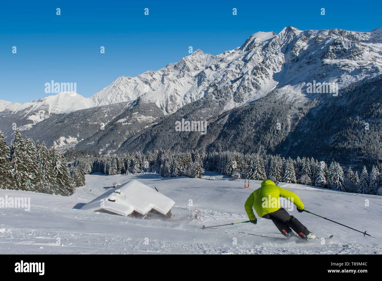 France, Haute Savoie, Massif du Mont Blanc, les Contamines Montjoie, ski hors piste, ski 1 à la recherche de vitesse en face de sommets plus élevés de l'Europe Banque D'Images