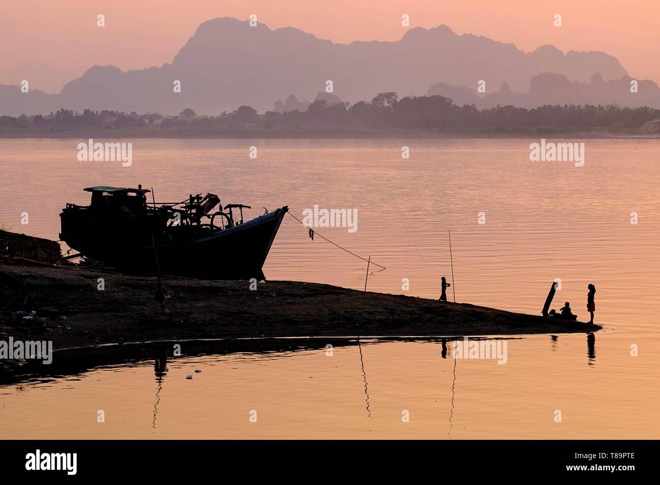 Le Myanmar, la Birmanie, l'État Karen, HPA, une rivière Salouen que Lwyn ou Banque D'Images