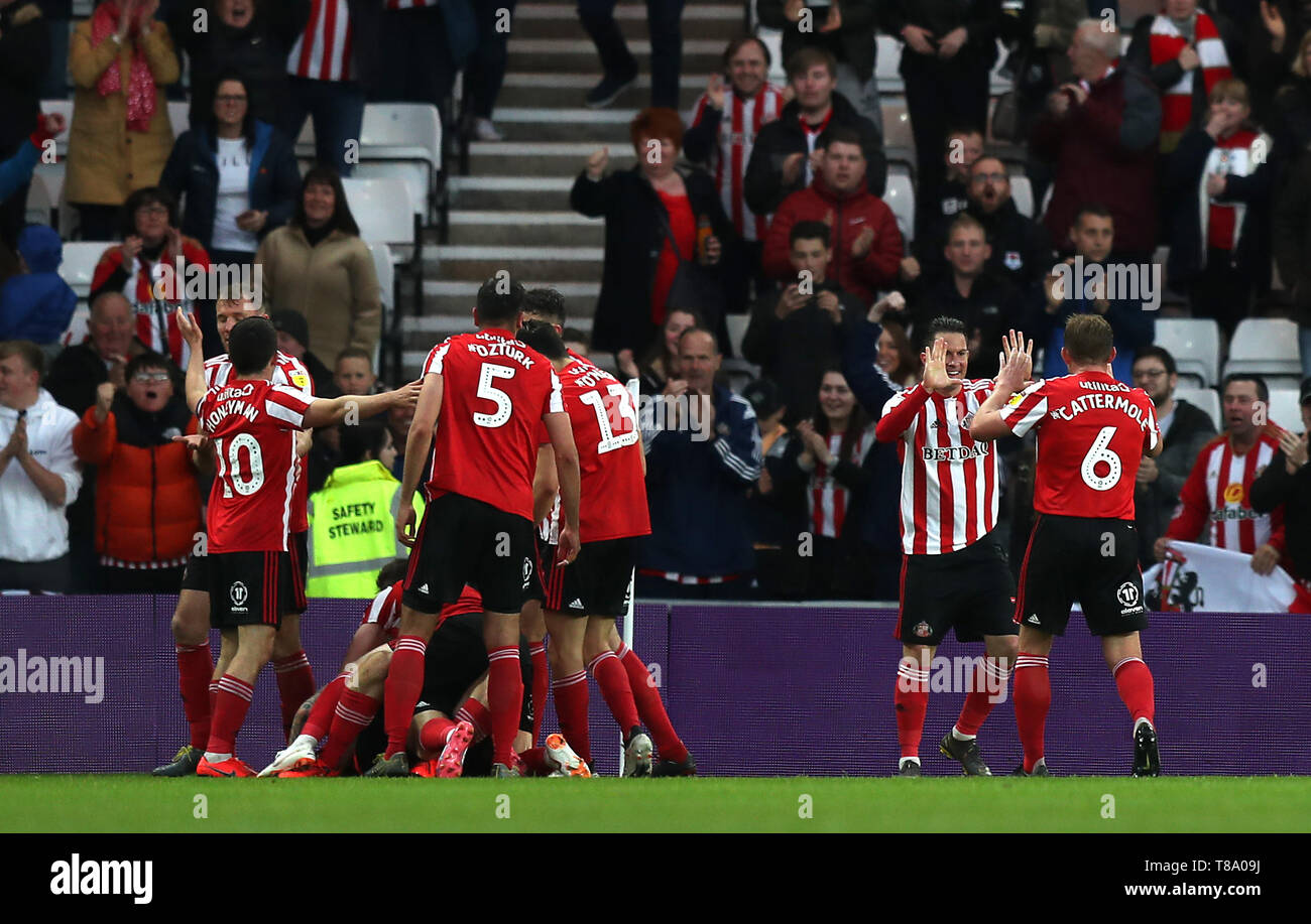 Sunderland's Chris Maguire fête marquant son premier but de côtés du jeu avec l'équipe au cours de la Sky Bet League un play-off, demi-finale, première étape dans le stade de la lumière, Sunderland. Banque D'Images