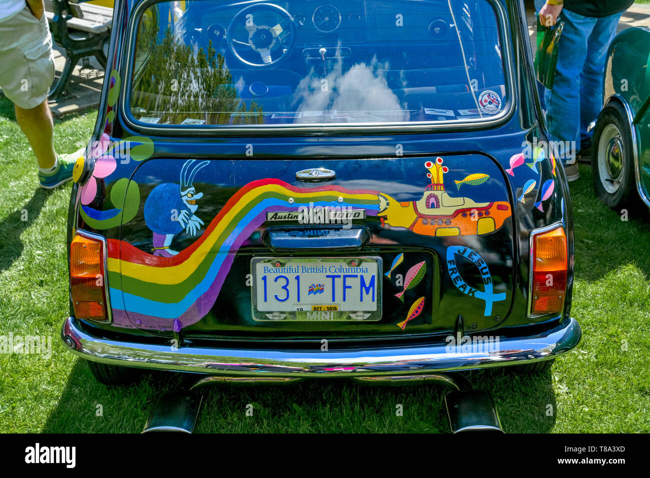 Austin Mini 1000, peint de style hippie des années 60, se balancer, 60, 1960 Union Jack Banque D'Images