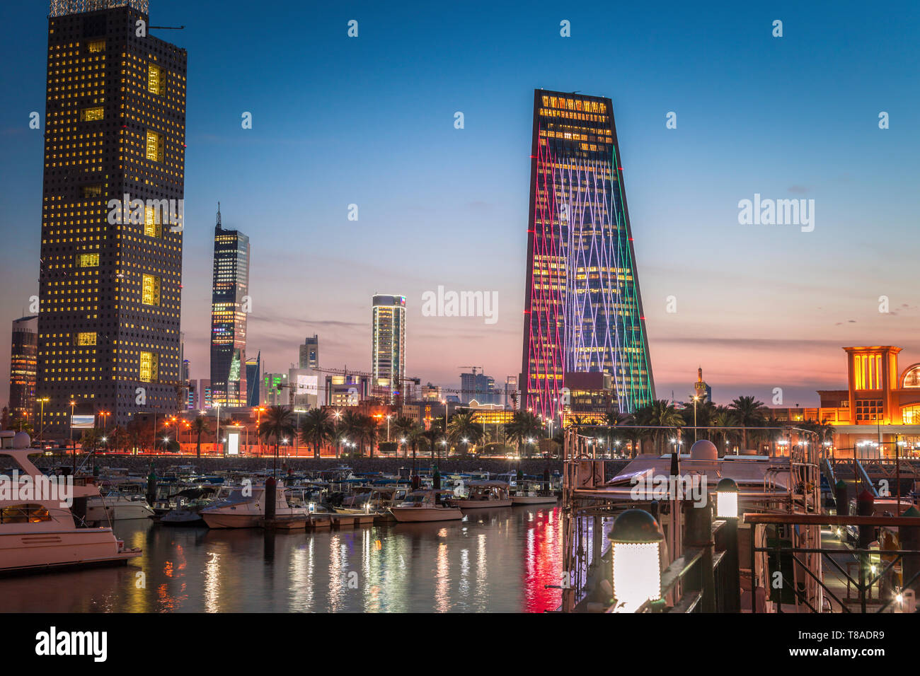 Des toits de la ville de Koweït au soir. La ville de Koweït, Koweït. Banque D'Images