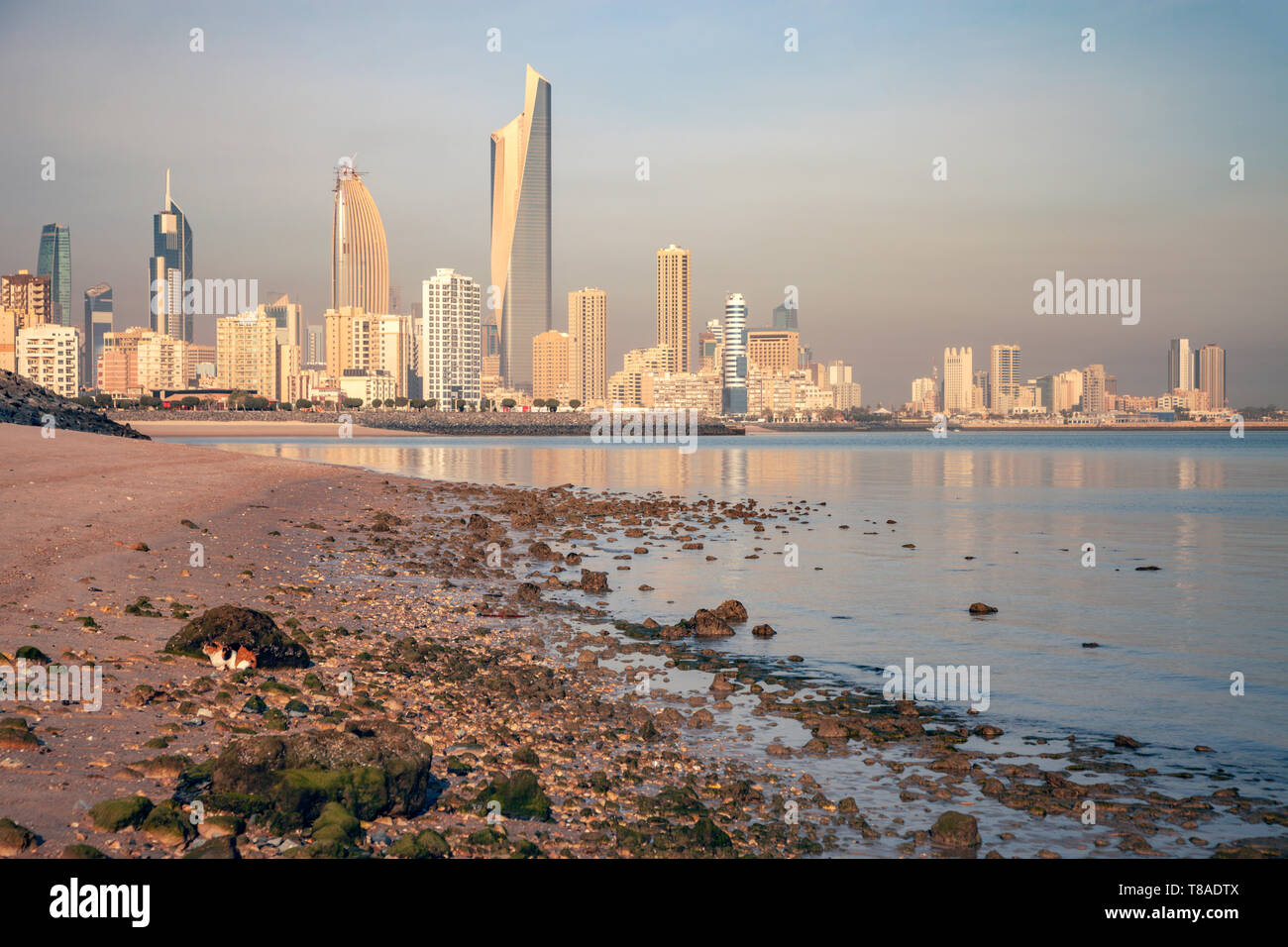 Panorama de la ville de Koweït à partir de la plage. Ville. La ville de Koweït, Koweït. Banque D'Images