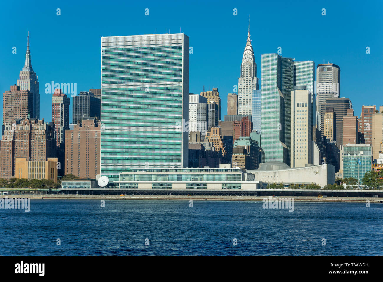 MIDTOWN EAST RIVER SKYLINE MANHATTAN NEW YORK USA Banque D'Images