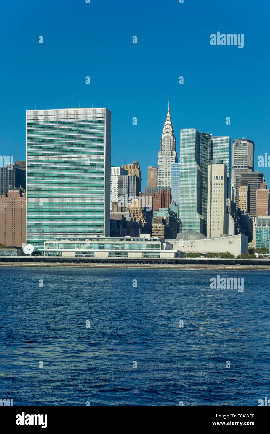 MIDTOWN EAST RIVER SKYLINE MANHATTAN NEW YORK USA Banque D'Images