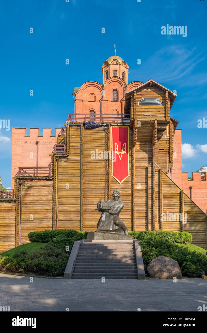 Iaroslav Sage monument situé en face de la porte d'or à Kiev Banque D'Images