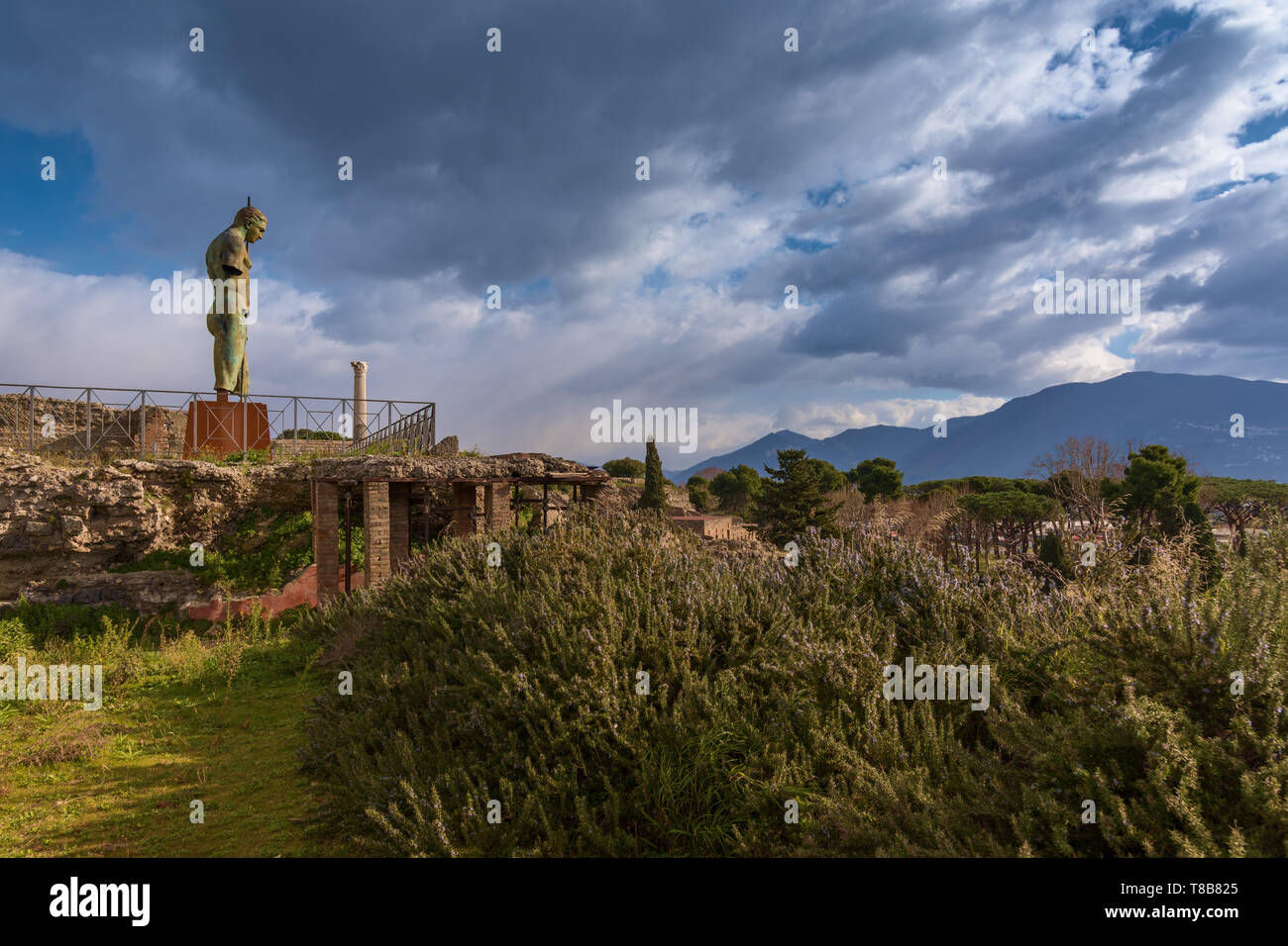 Igor Mitoraj sculpture de bronze, Pompéi, Italie Banque D'Images