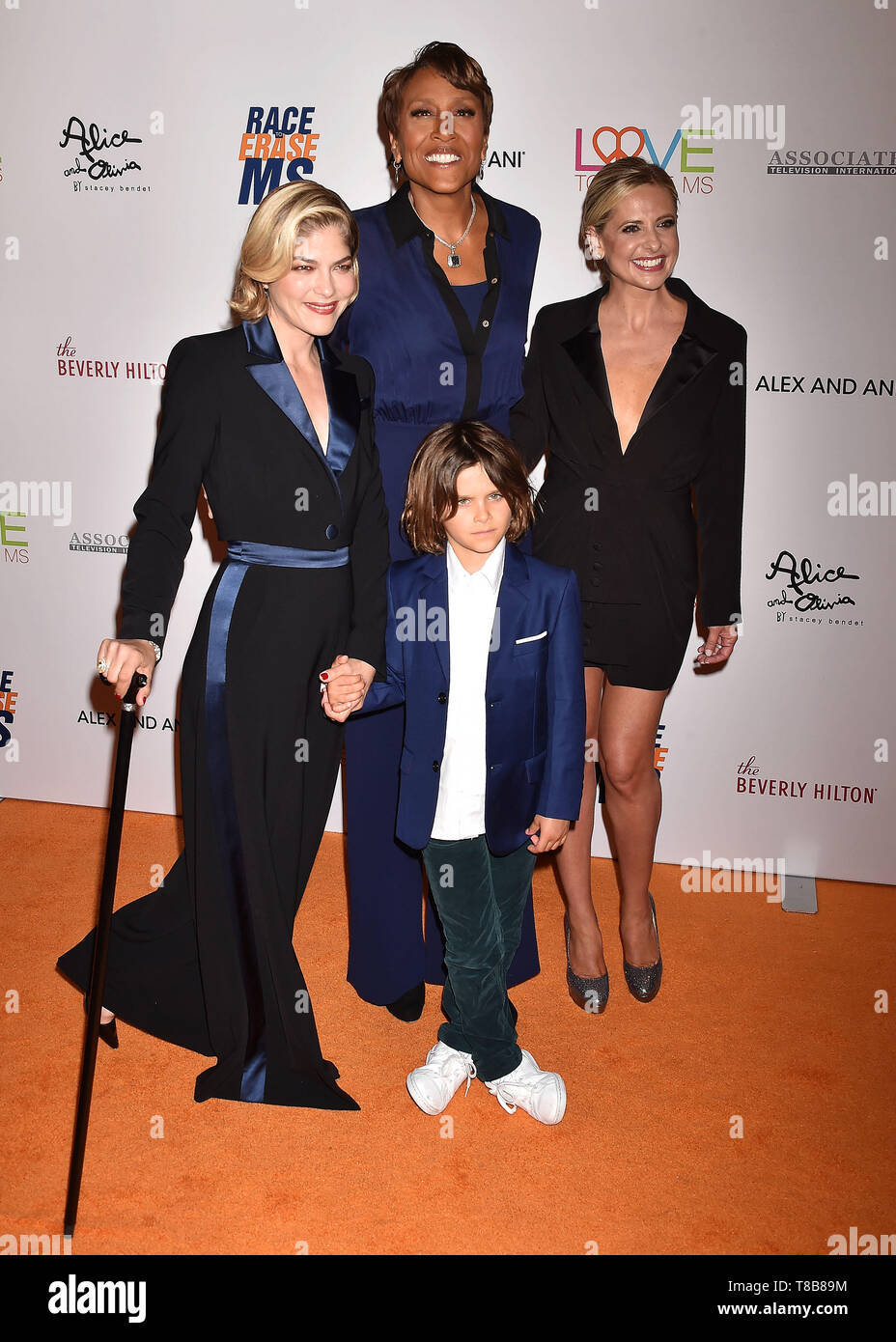 Los Angeles, CA - le 10 mai : (L-R) Selma Blair, Arthur Saint Bleick, Robin Roberts et Sarah Michelle Gellar assister à la 26e course annuelle pour effacer MS Gala au Beverly Hilton Hotel, le 10 mai 2019 à Beverly Hills, Californie. Banque D'Images